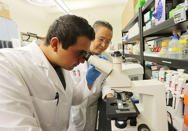 Professor and student in bioscience lab